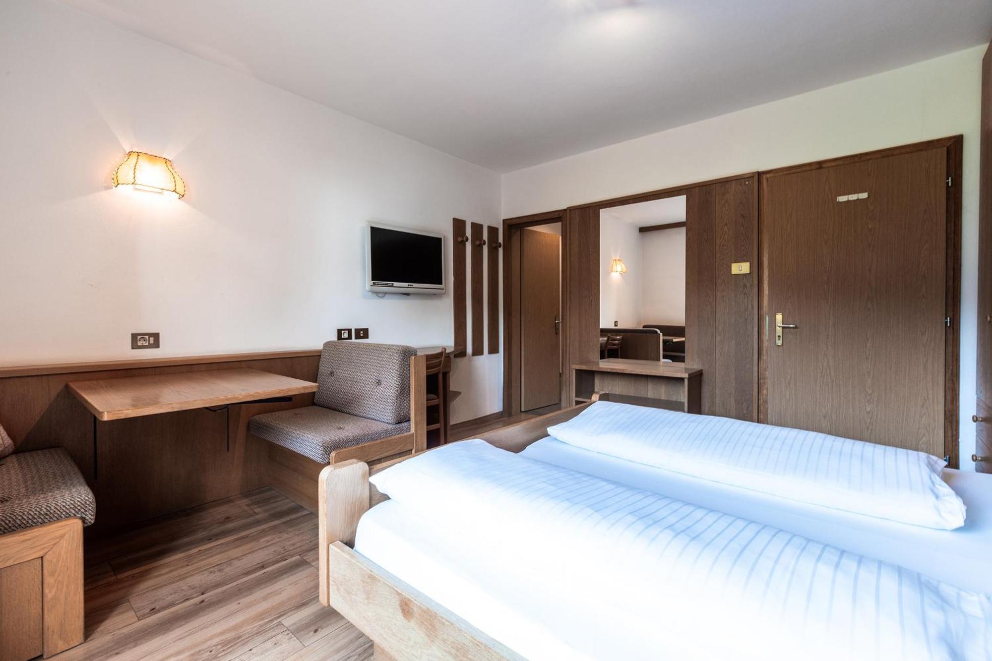 Hotel Zum Loewen - Al Leone Мельтина Экстерьер фото