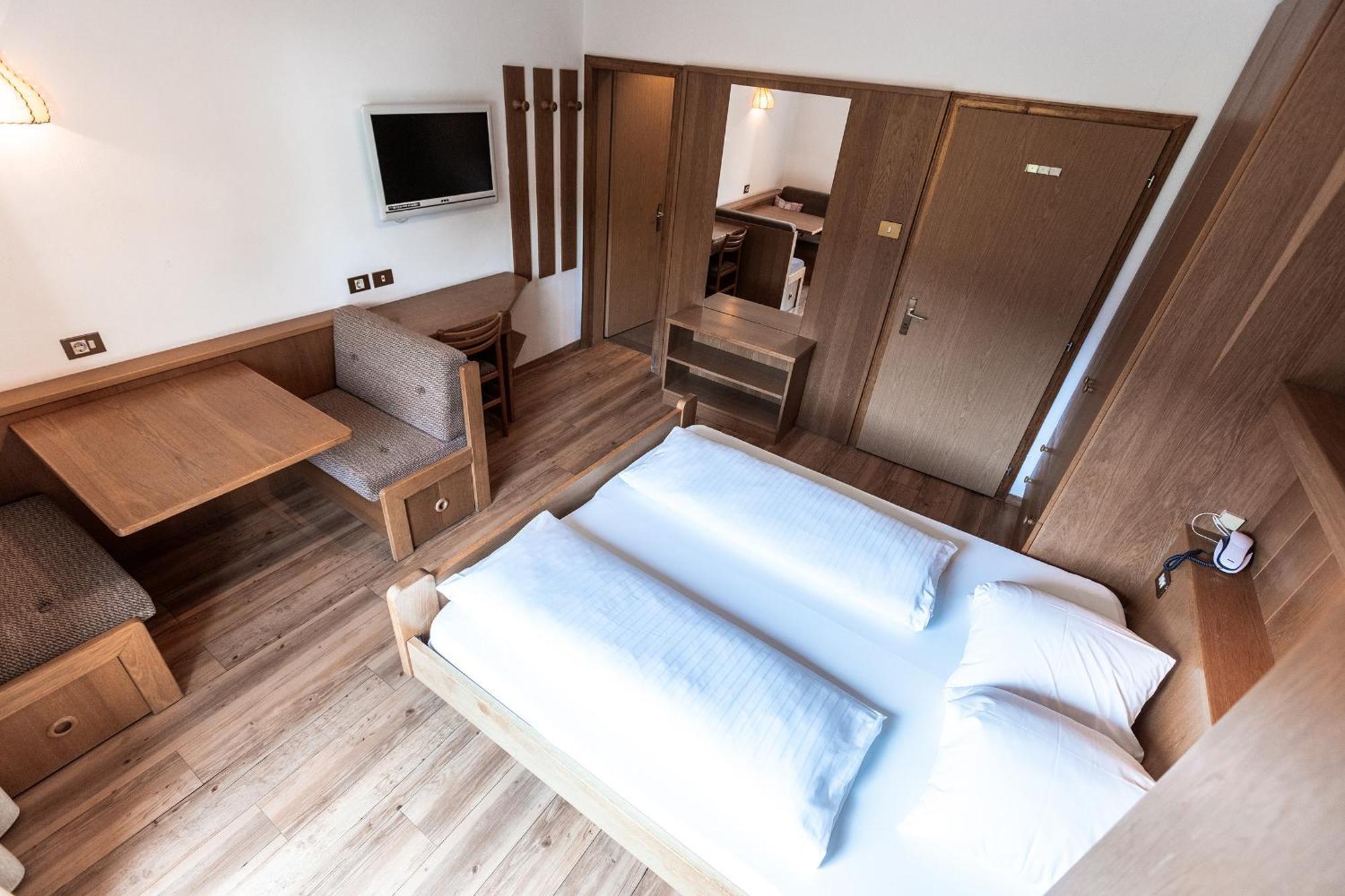 Hotel Zum Loewen - Al Leone Мельтина Экстерьер фото