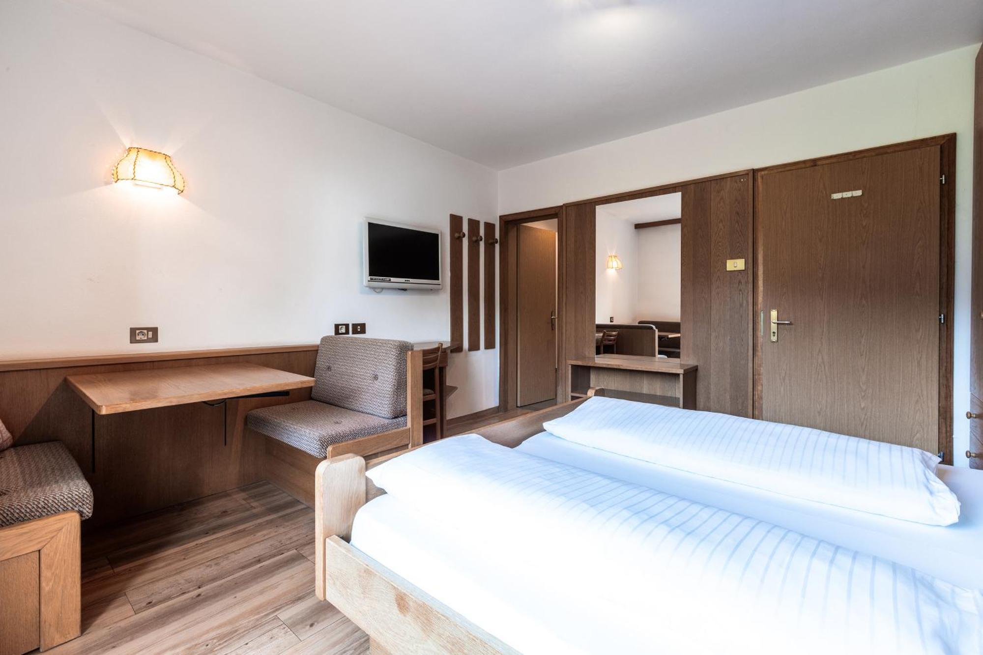 Hotel Zum Loewen - Al Leone Мельтина Экстерьер фото