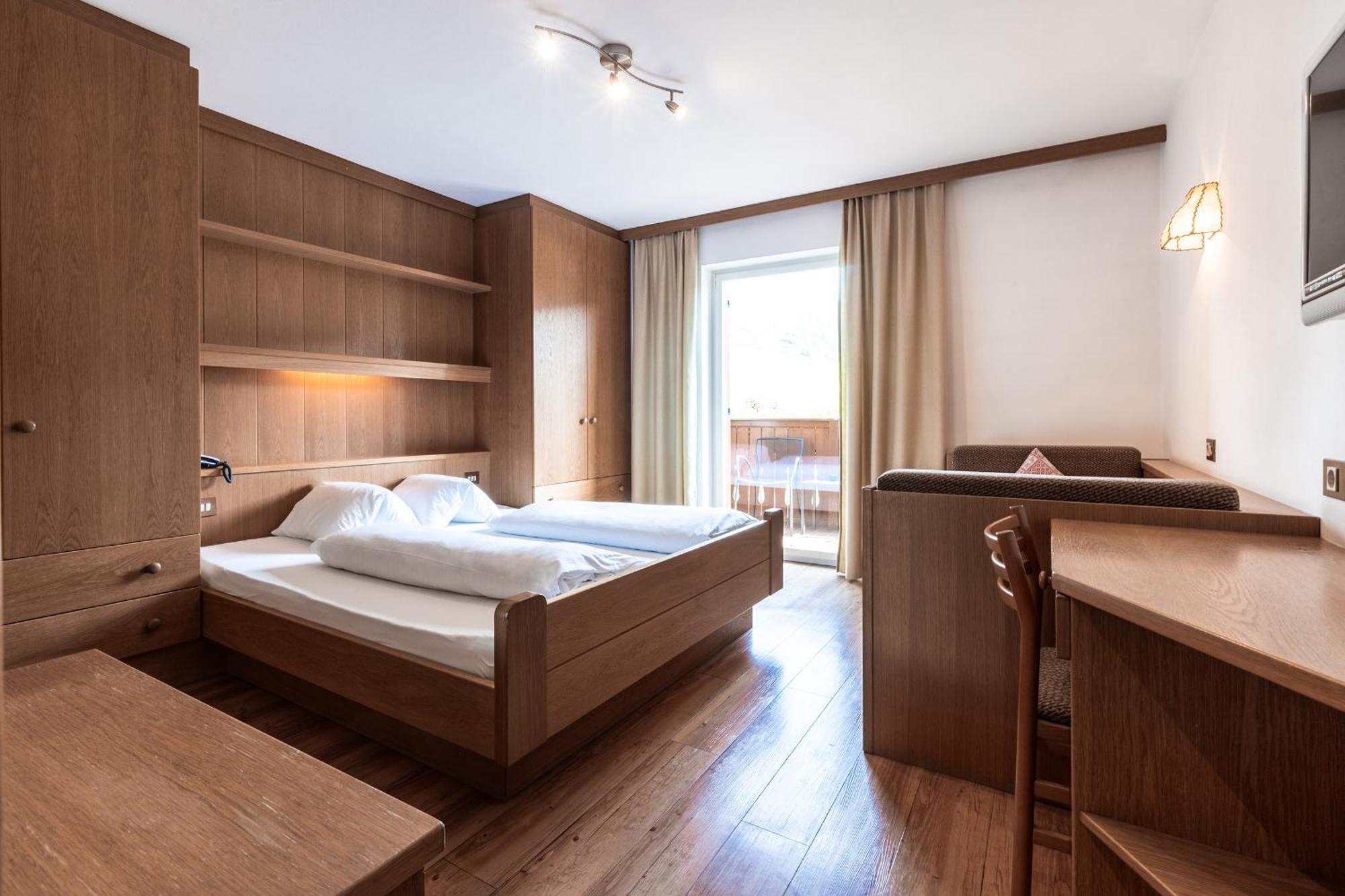 Hotel Zum Loewen - Al Leone Мельтина Экстерьер фото